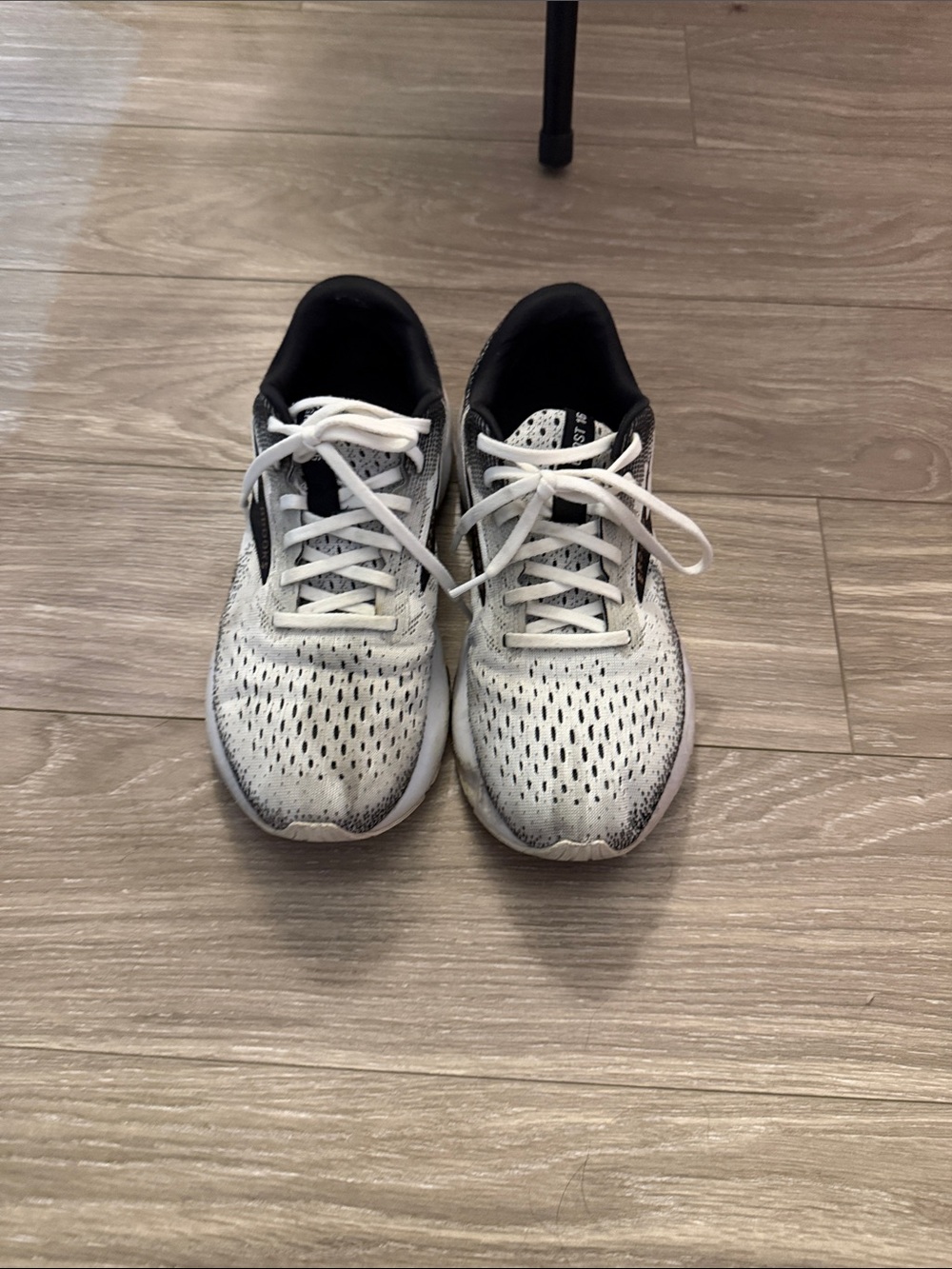 Women’s White and Black Lightweight Running Shoes Size 9